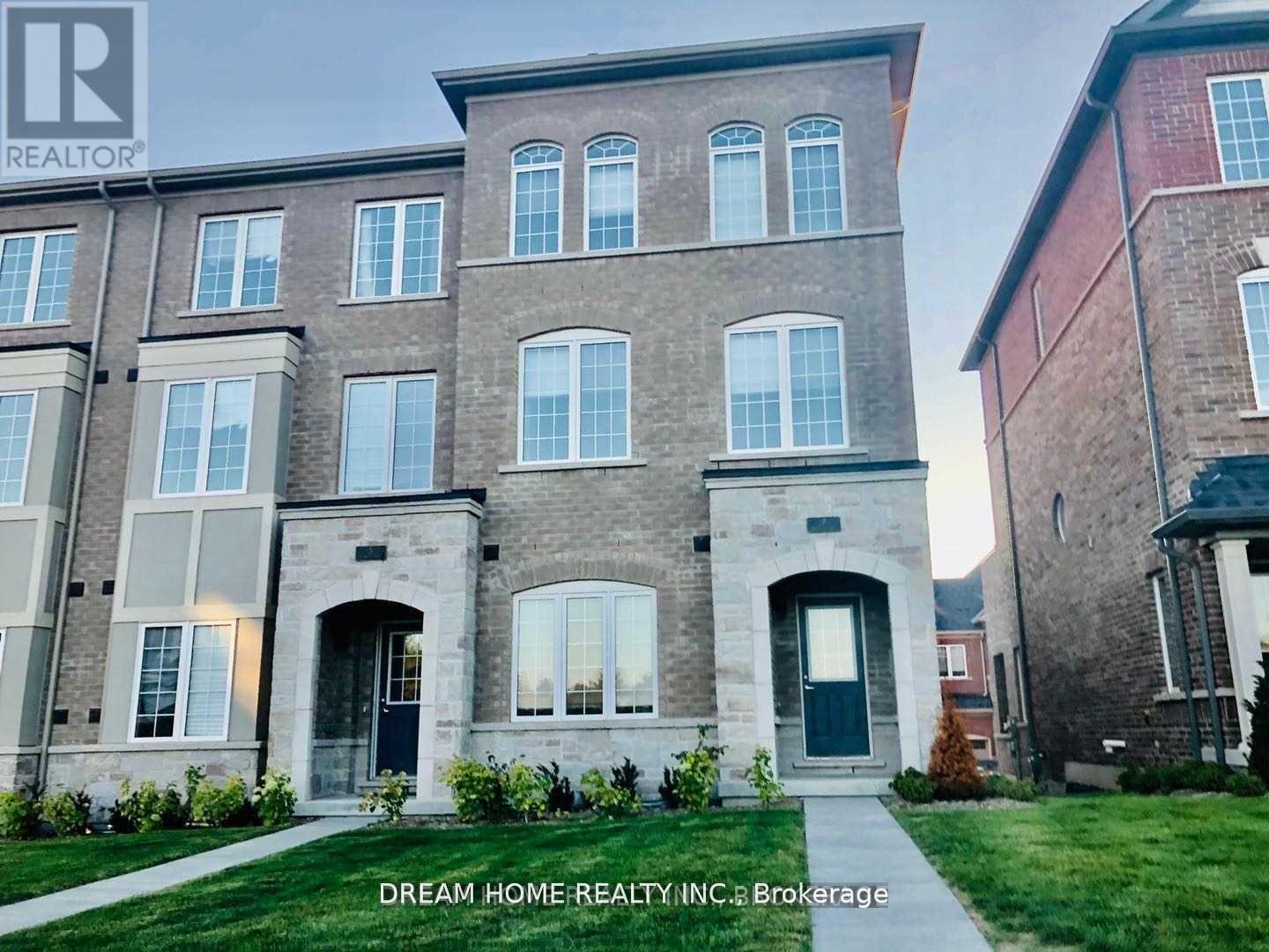 7 Heswall Lane, Newmarket, ON - Outdoor With Facade