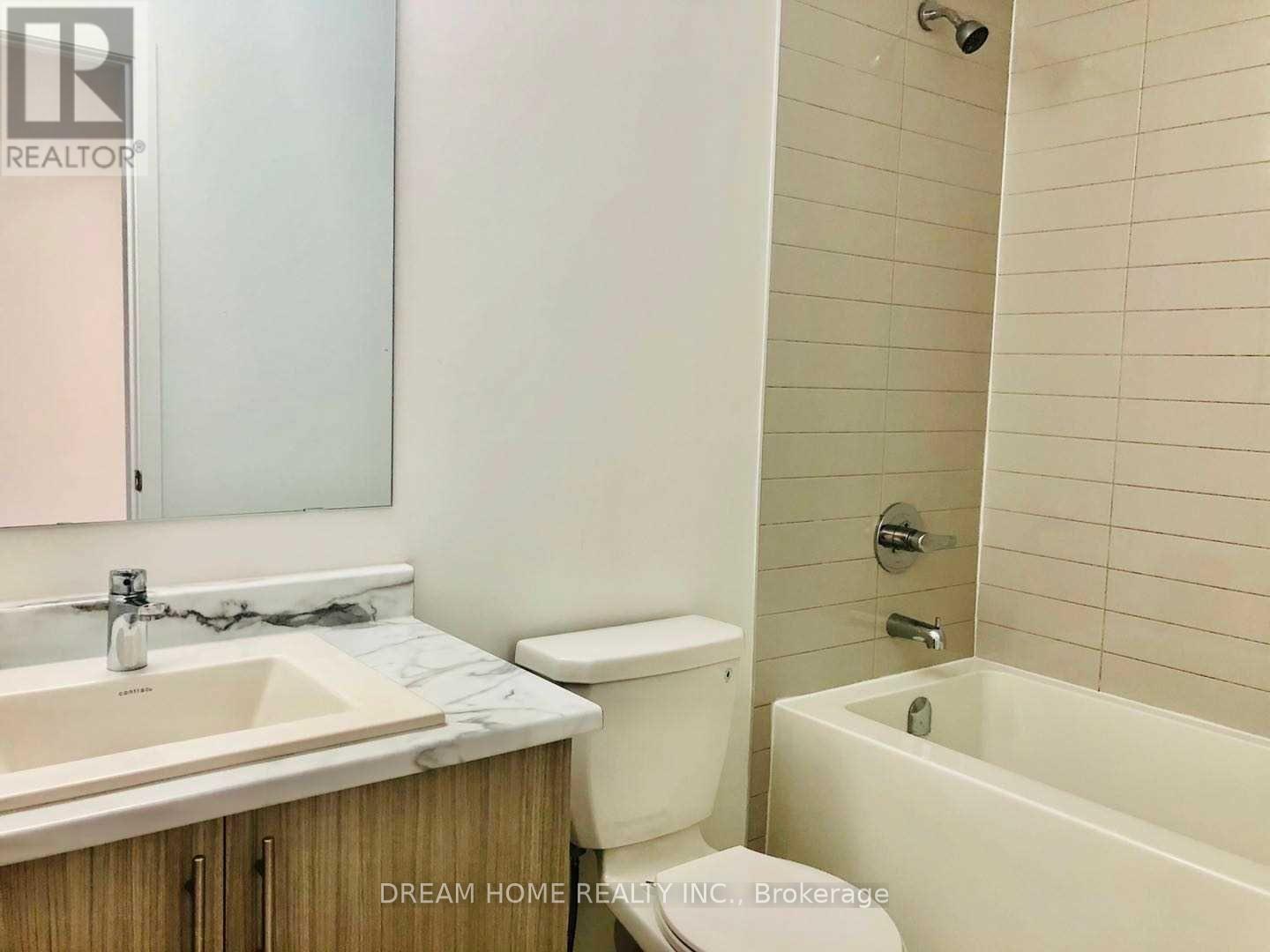 7 Heswall Lane, Newmarket, ON - Indoor Photo Showing Bathroom