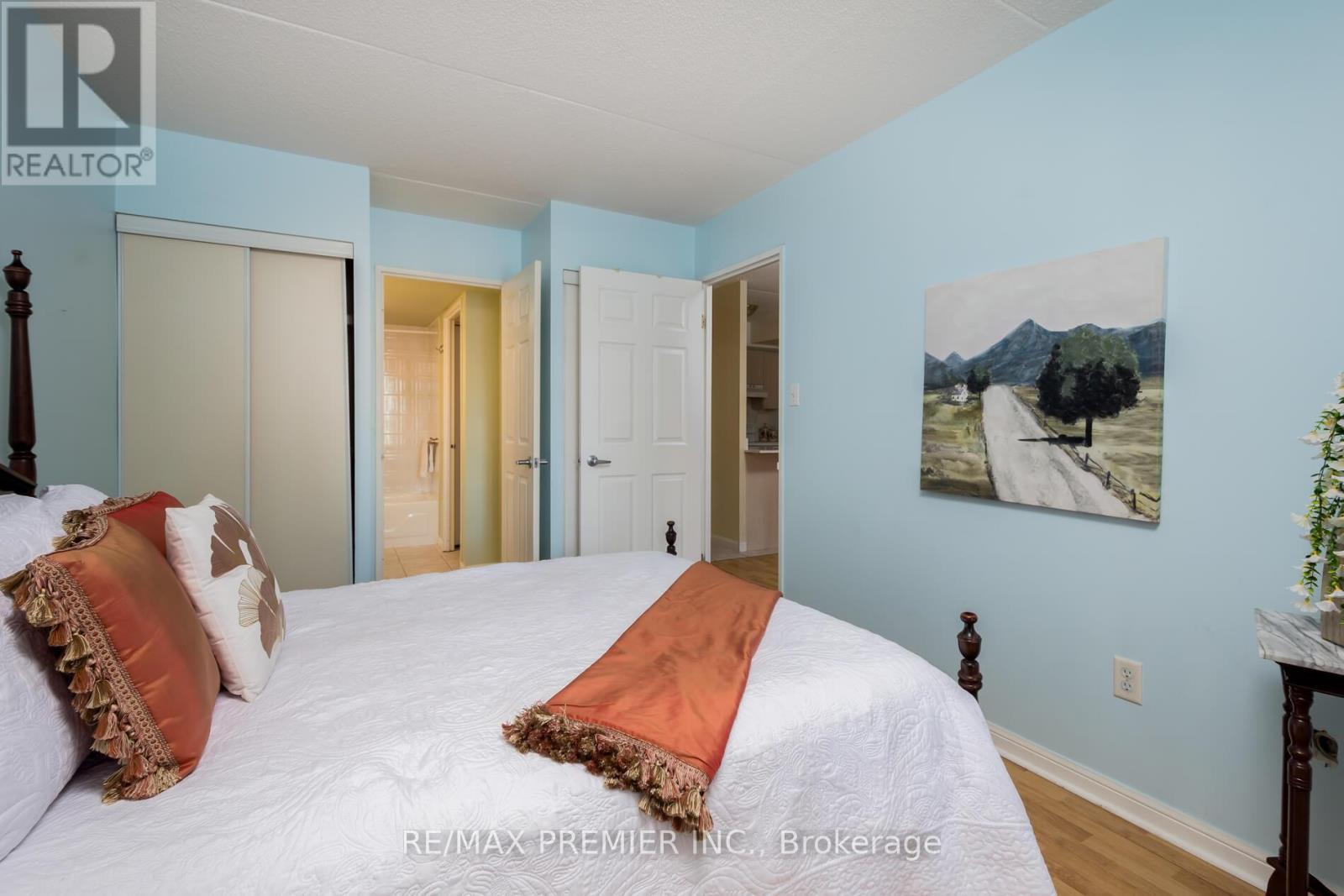 205 - 250 Pine Grove Road, Vaughan, ON - Indoor Photo Showing Bedroom
