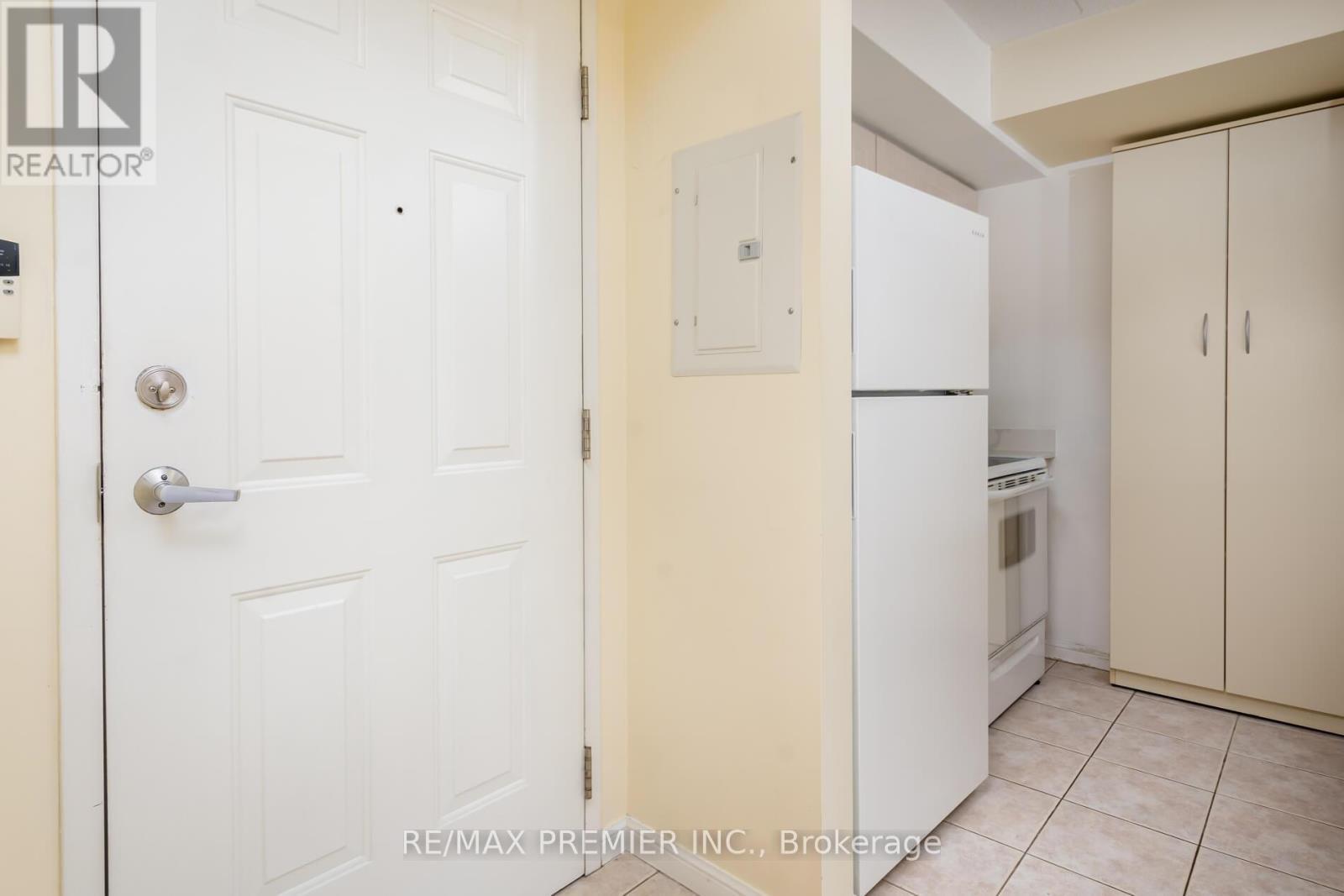 205 - 250 Pine Grove Road, Vaughan, ON - Indoor