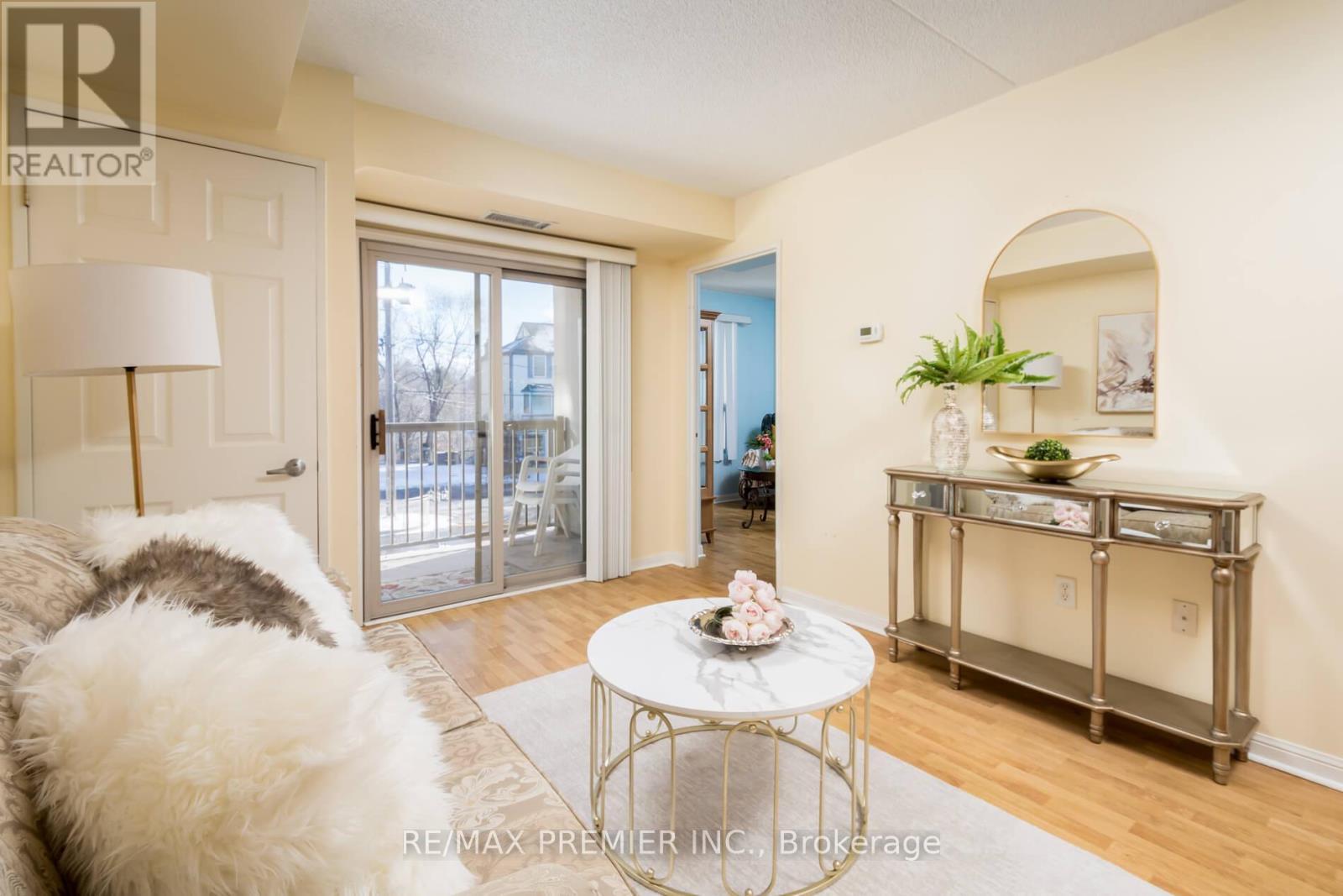 205 - 250 Pine Grove Road, Vaughan, ON - Indoor