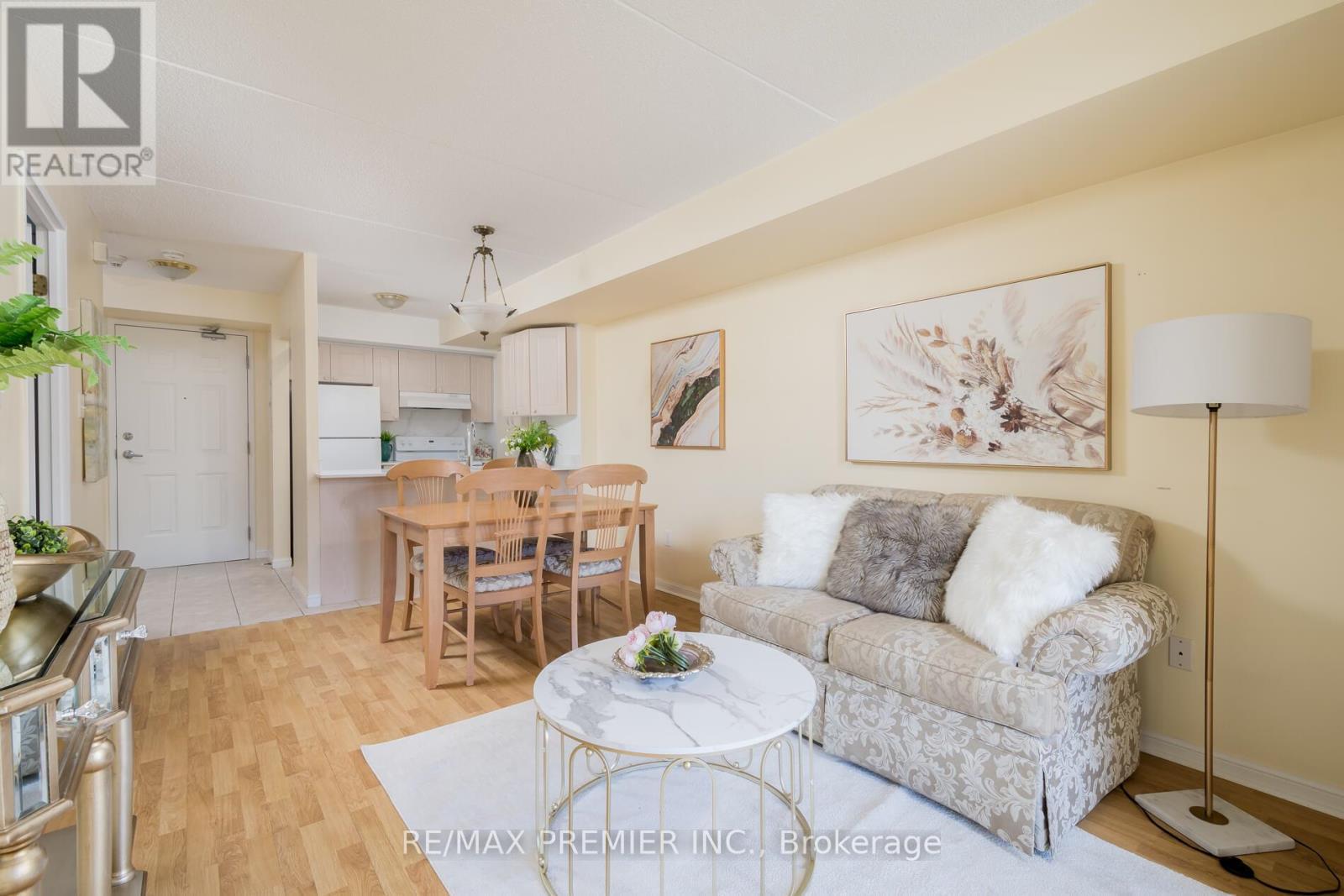 205 - 250 Pine Grove Road, Vaughan, ON - Indoor Photo Showing Living Room