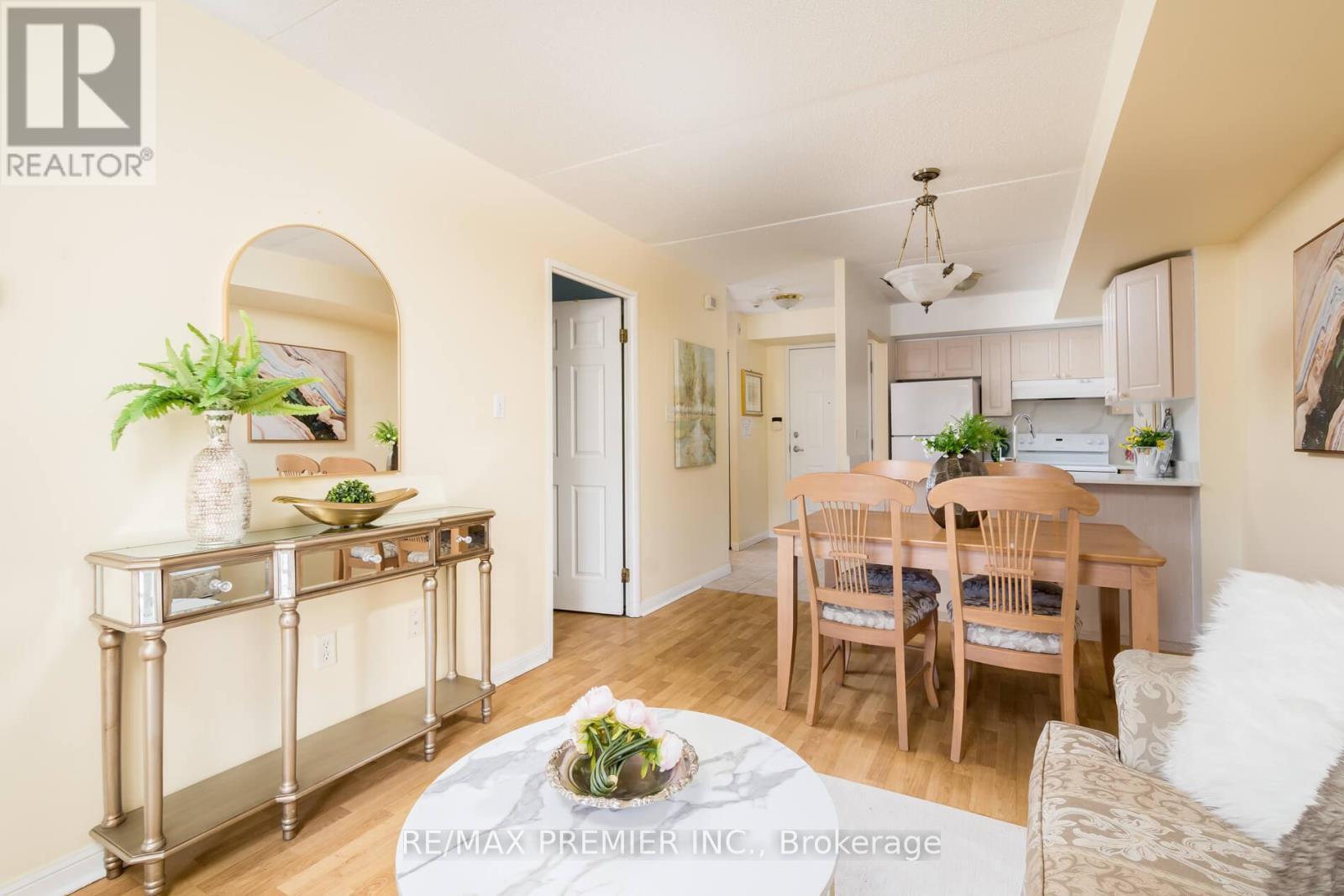 205 - 250 Pine Grove Road, Vaughan, ON - Indoor Photo Showing Dining Room