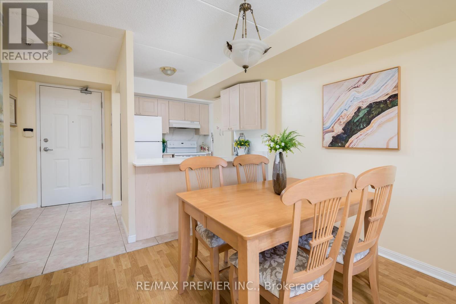 205 - 250 Pine Grove Road, Vaughan, ON - Indoor Photo Showing Dining Room
