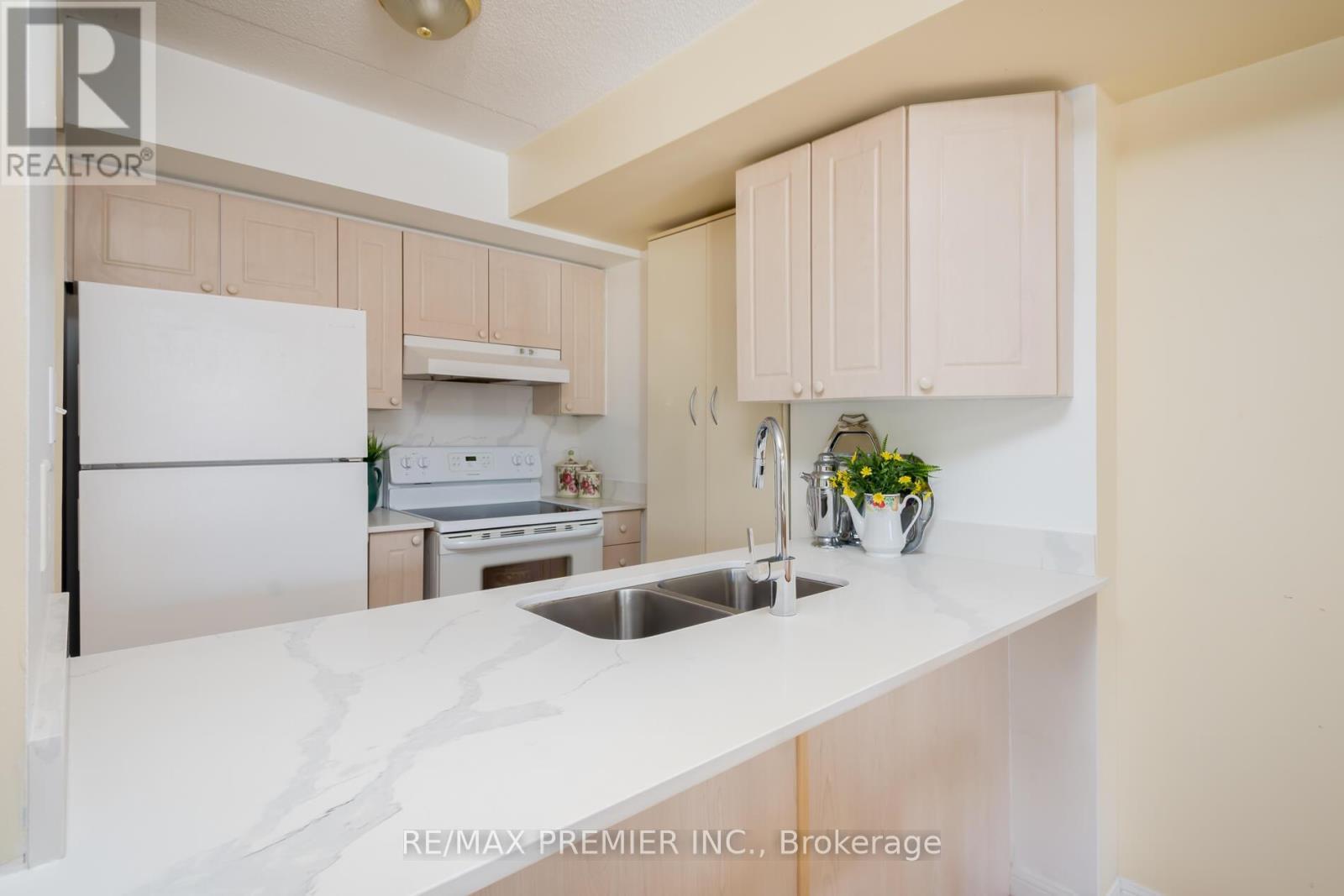 205 - 250 Pine Grove Road, Vaughan, ON - Indoor Photo Showing Kitchen With Double Sink