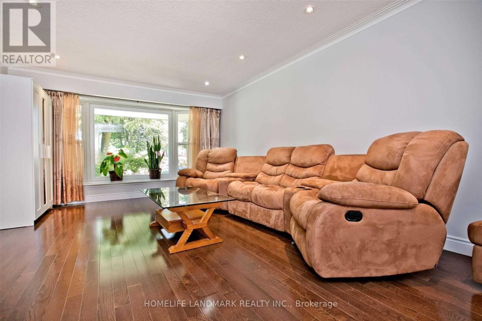 17 Caravan Drive, Toronto, ON - Indoor Photo Showing Living Room