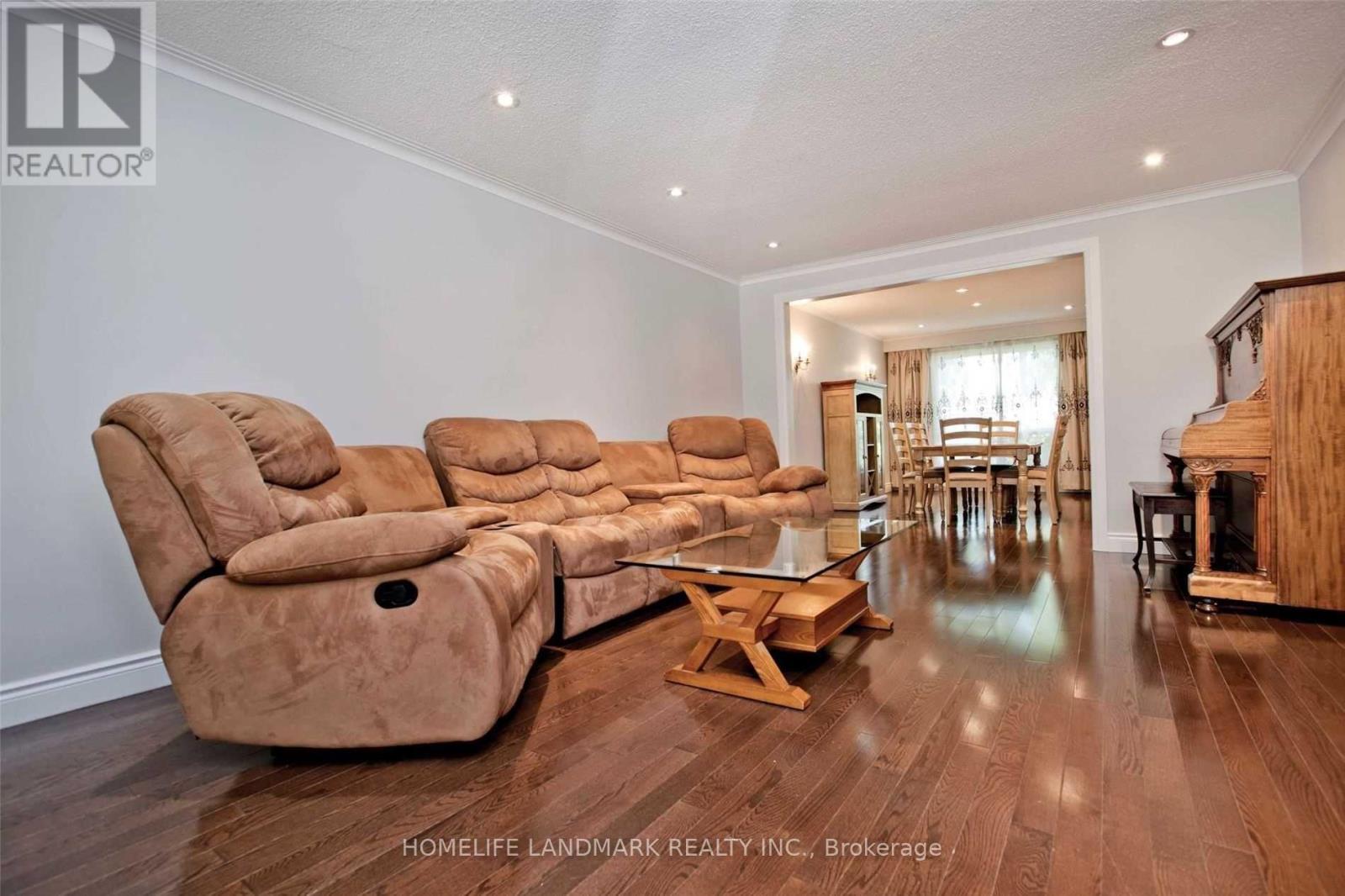 17 Caravan Drive, Toronto, ON - Indoor Photo Showing Living Room