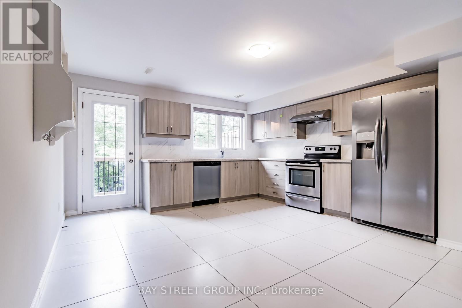 208 A Finch Avenue W, Toronto, ON - Indoor Photo Showing Kitchen With Stainless Steel Kitchen