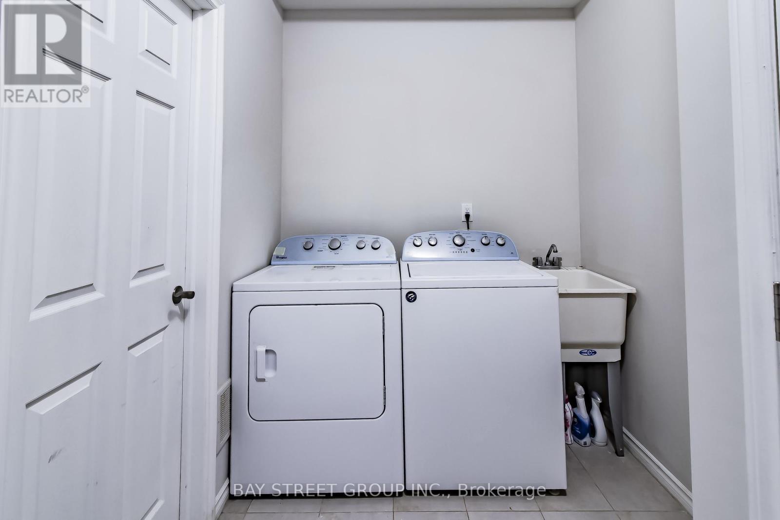 208 A Finch Avenue W, Toronto, ON - Indoor Photo Showing Laundry Room