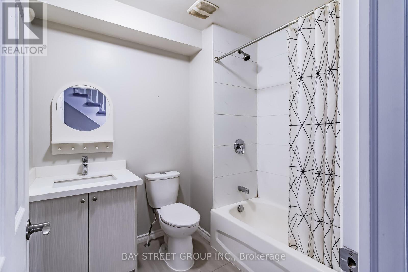 208 A Finch Avenue W, Toronto, ON - Indoor Photo Showing Bathroom