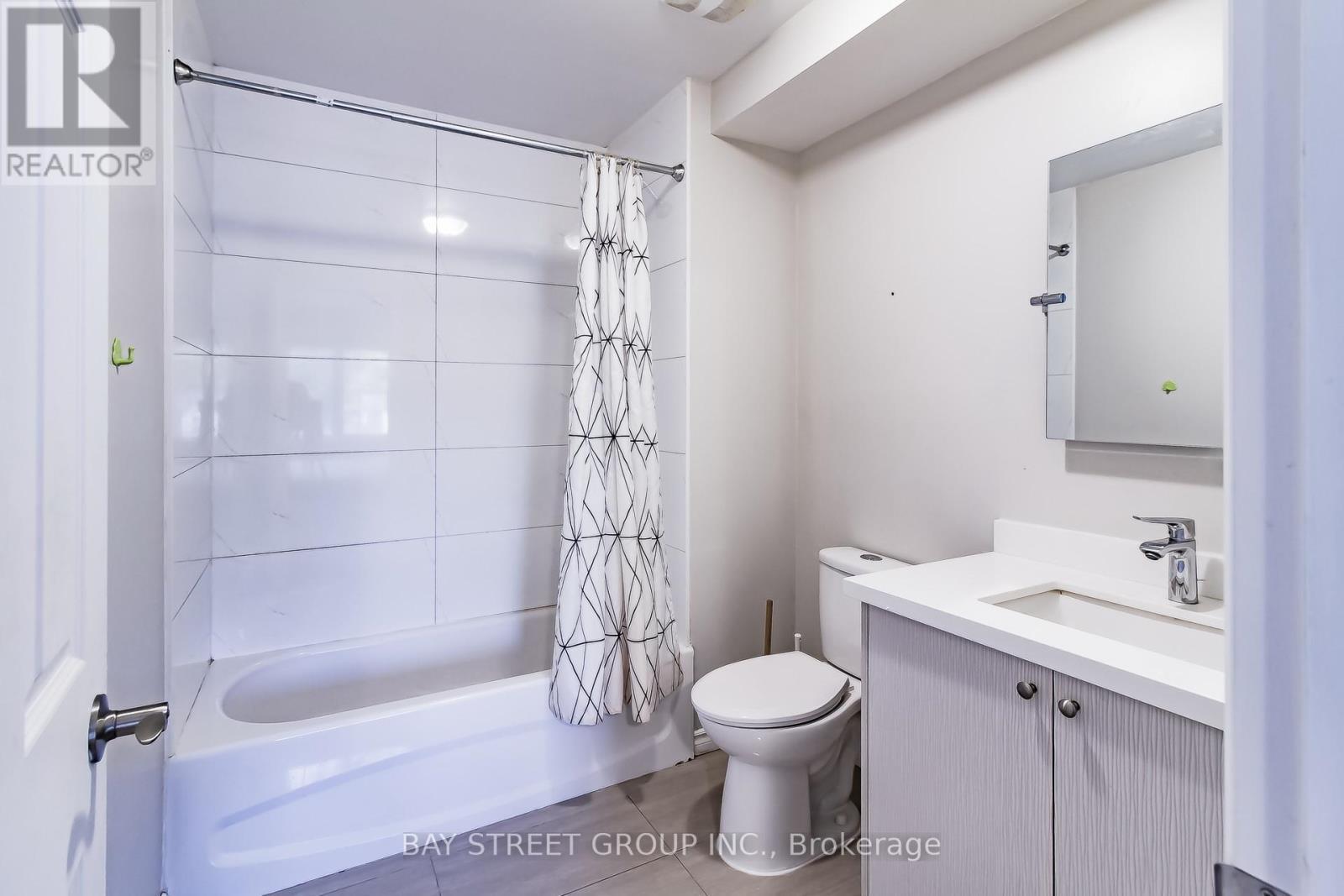 208 A Finch Avenue W, Toronto, ON - Indoor Photo Showing Bathroom