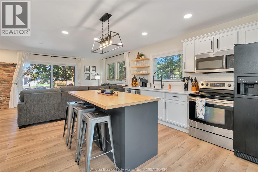 255 Edward Road, Lakeshore, ON - Indoor Photo Showing Kitchen
