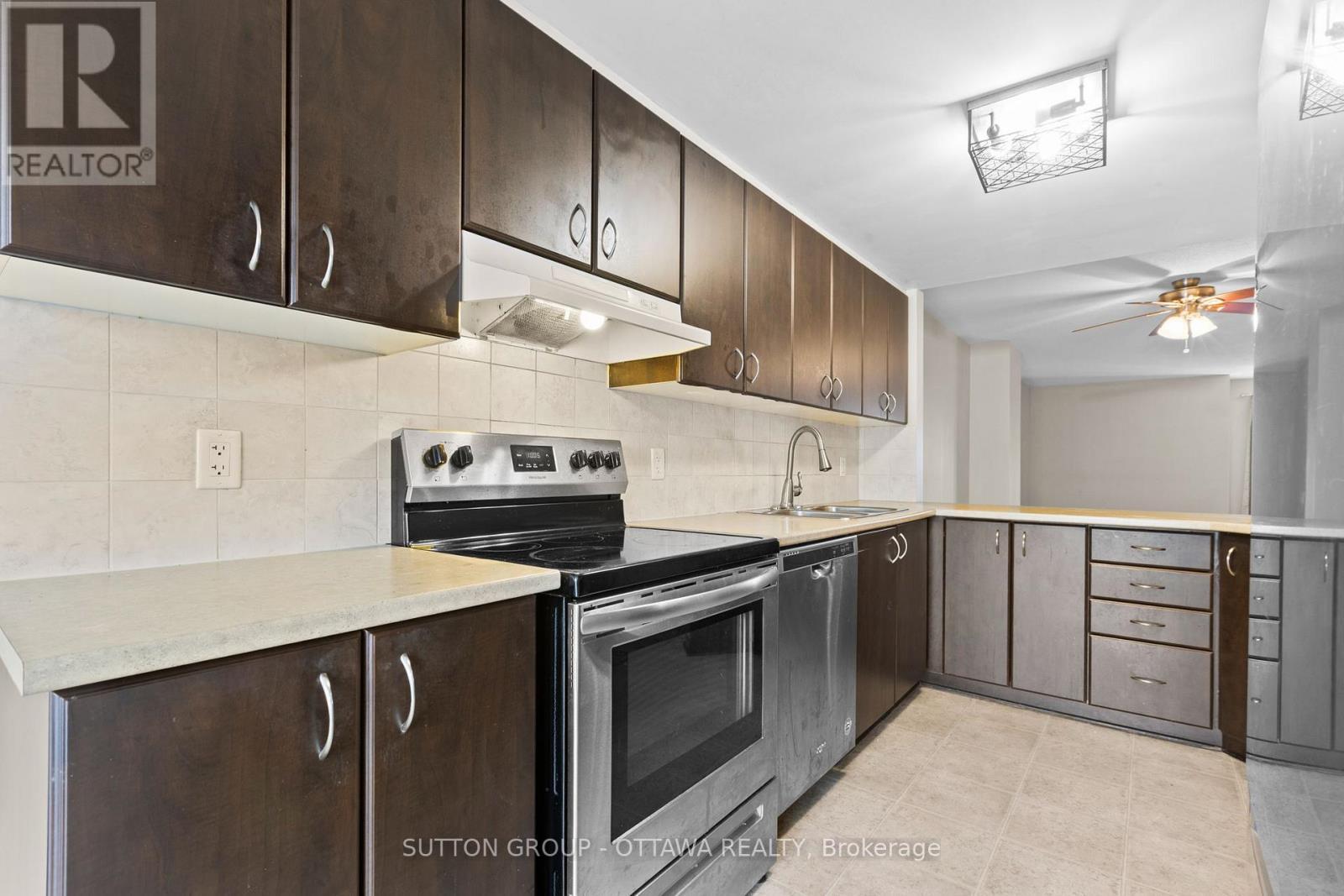 74 - 641 Louis Toscano Drive, Ottawa, ON - Indoor Photo Showing Kitchen With Upgraded Kitchen