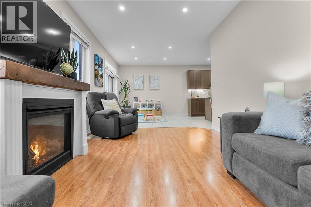 348 Concession 3 Road, Niagara-On-The-Lake, ON - Indoor Photo Showing Living Room With Fireplace