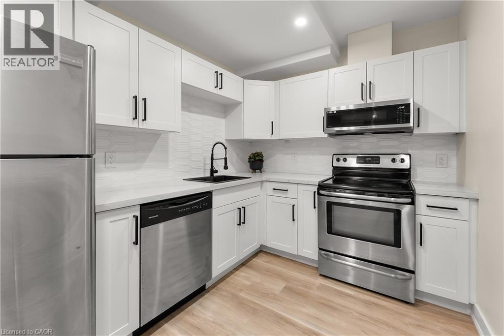 348 Concession 3 Road, Niagara-On-The-Lake, ON - Indoor Photo Showing Kitchen With Upgraded Kitchen