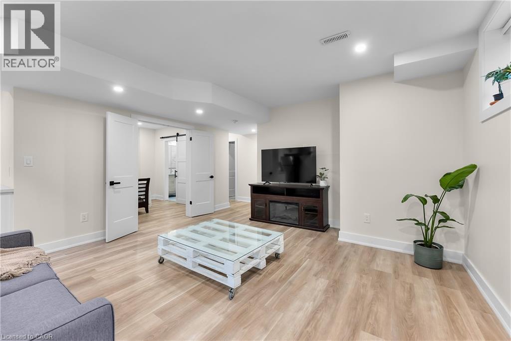 348 Concession 3 Road, Niagara-On-The-Lake, ON - Indoor Photo Showing Living Room