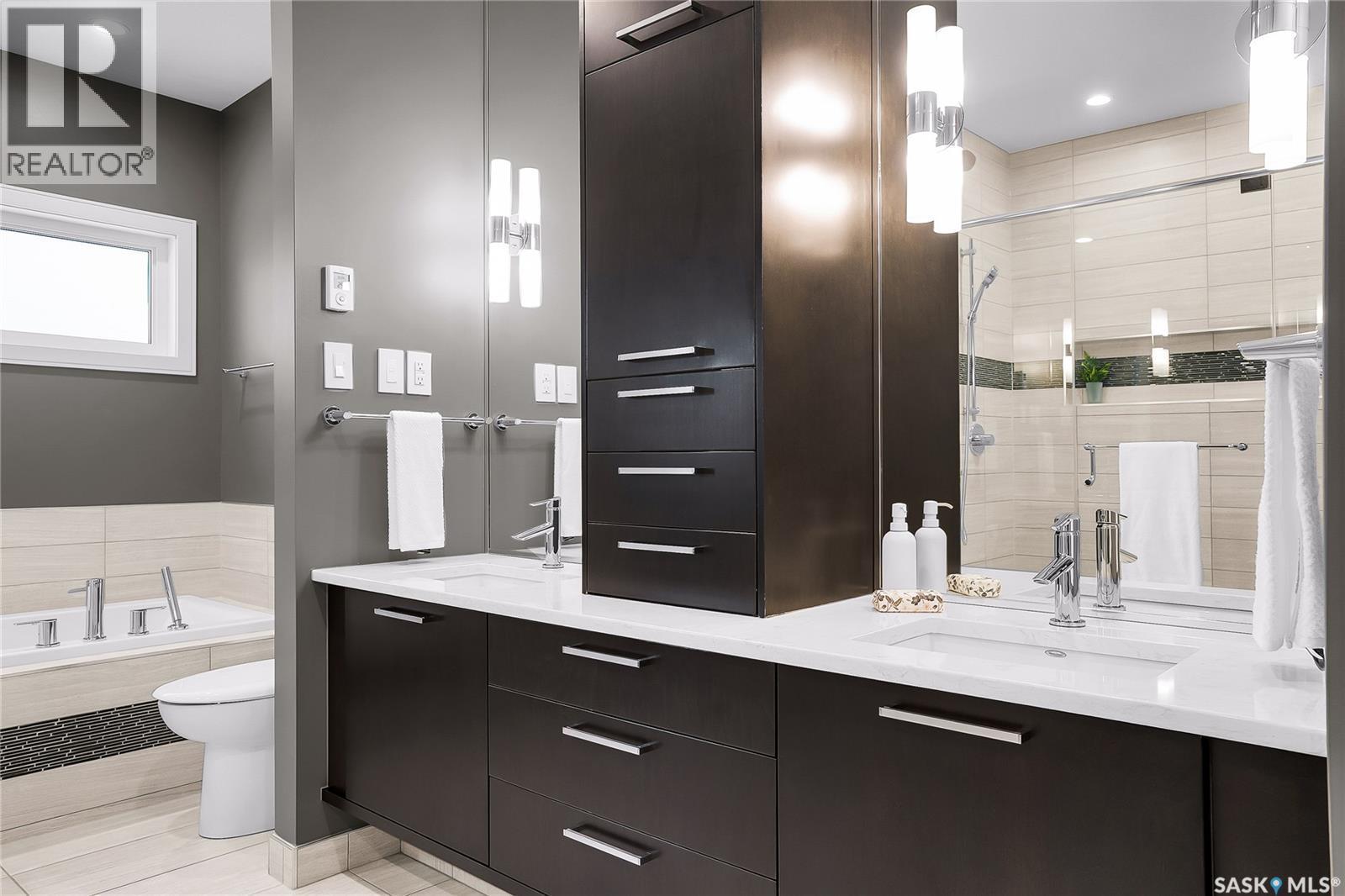 137 Gillies Bay, Saskatoon, SK - Indoor Photo Showing Bathroom