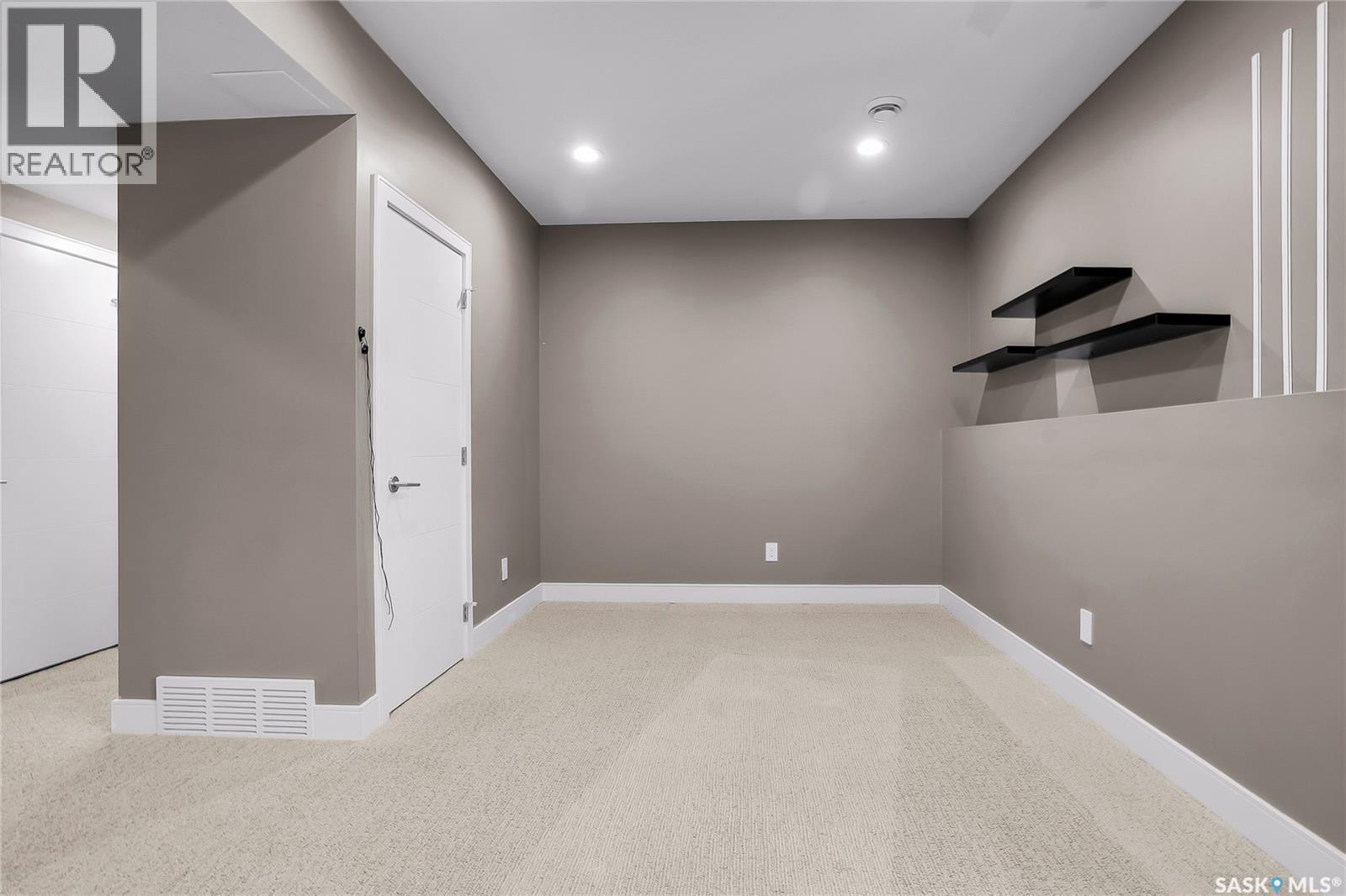 137 Gillies Bay, Saskatoon, SK - Indoor Photo Showing Other Room