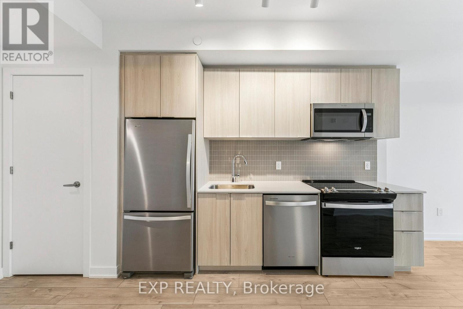 716 - 720 Whitlock Avenue, Milton, ON - Indoor Photo Showing Kitchen