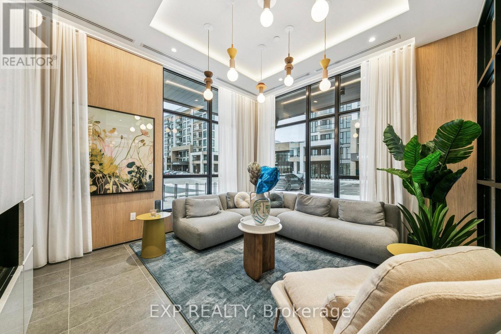 716 - 720 Whitlock Avenue, Milton, ON - Indoor Photo Showing Living Room