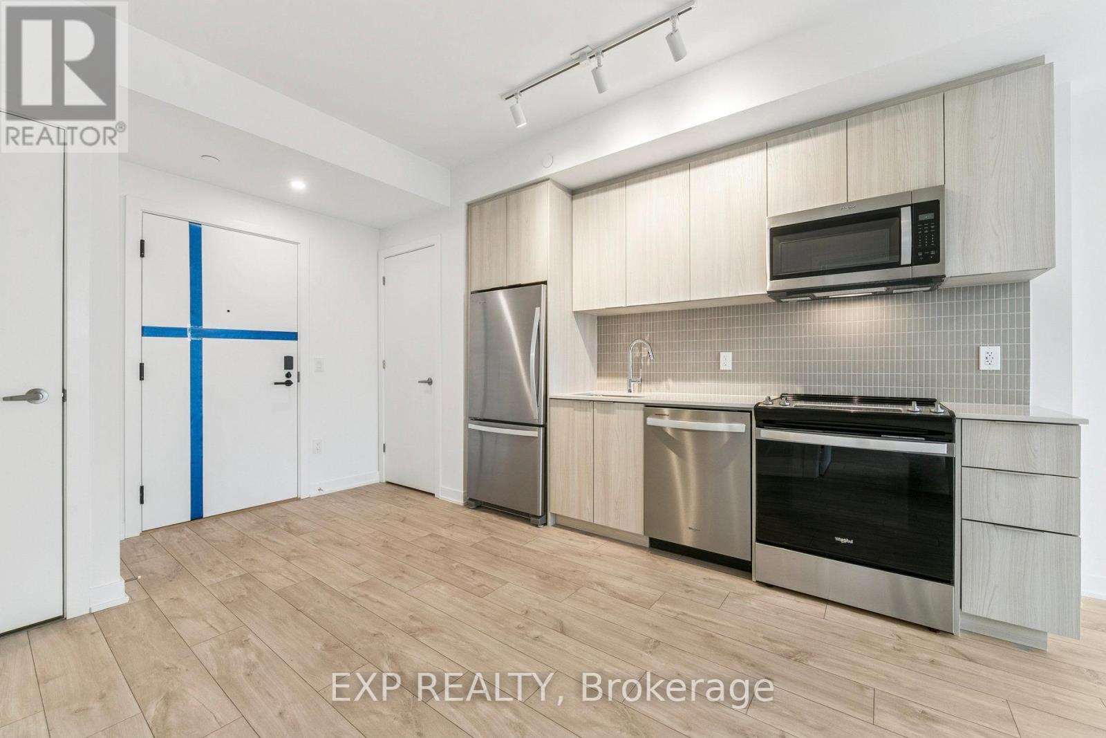 716 - 720 Whitlock Avenue, Milton, ON - Indoor Photo Showing Kitchen