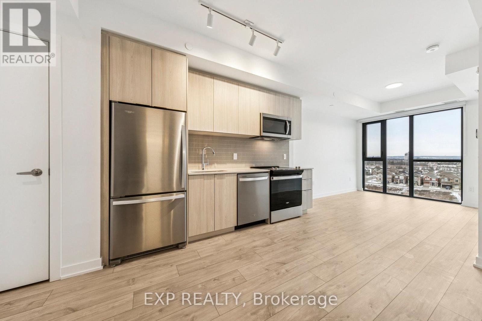 716 - 720 Whitlock Avenue, Milton, ON - Indoor Photo Showing Kitchen