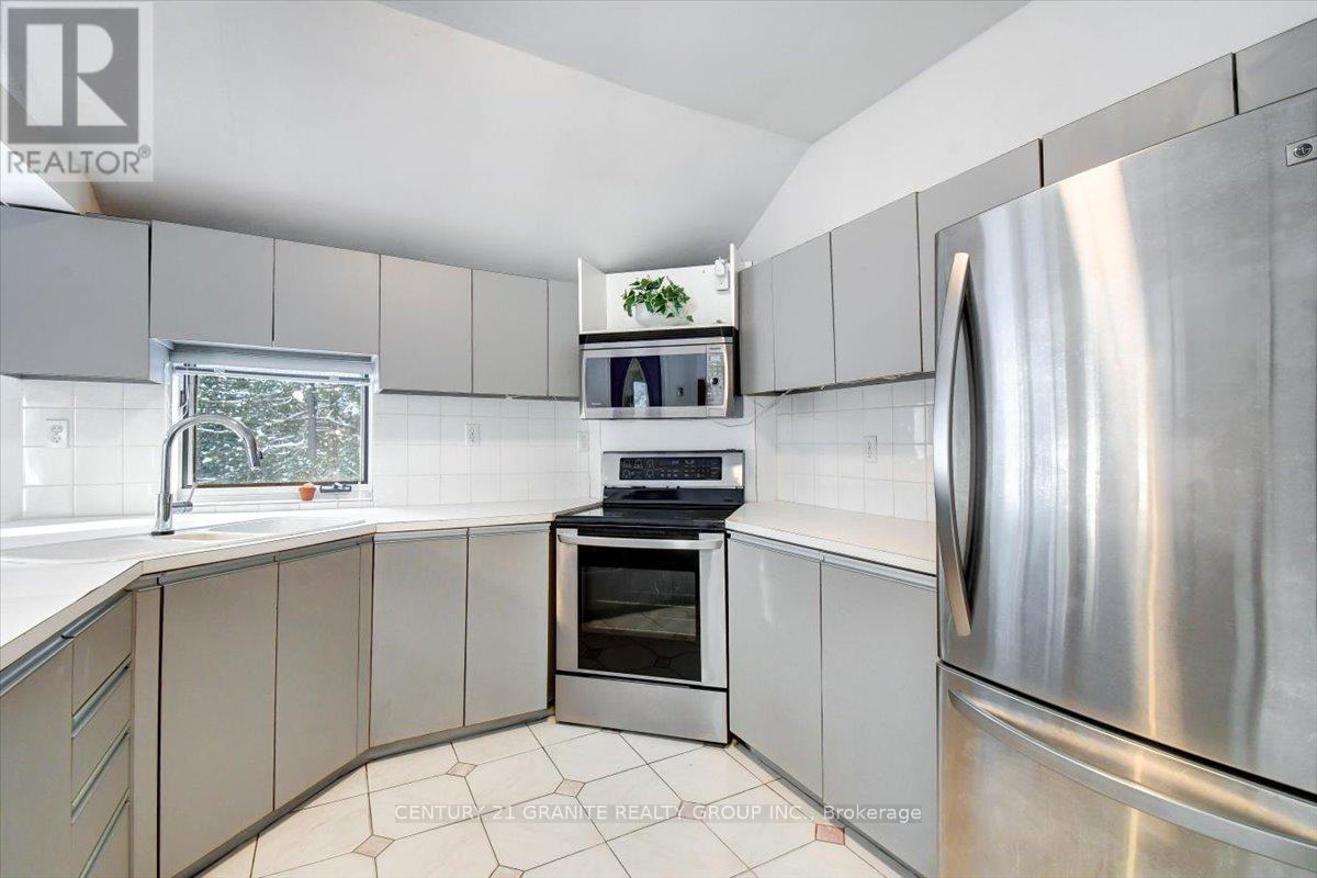 3157 Lower Faraday Road, Faraday, ON - Indoor Photo Showing Kitchen With Double Sink