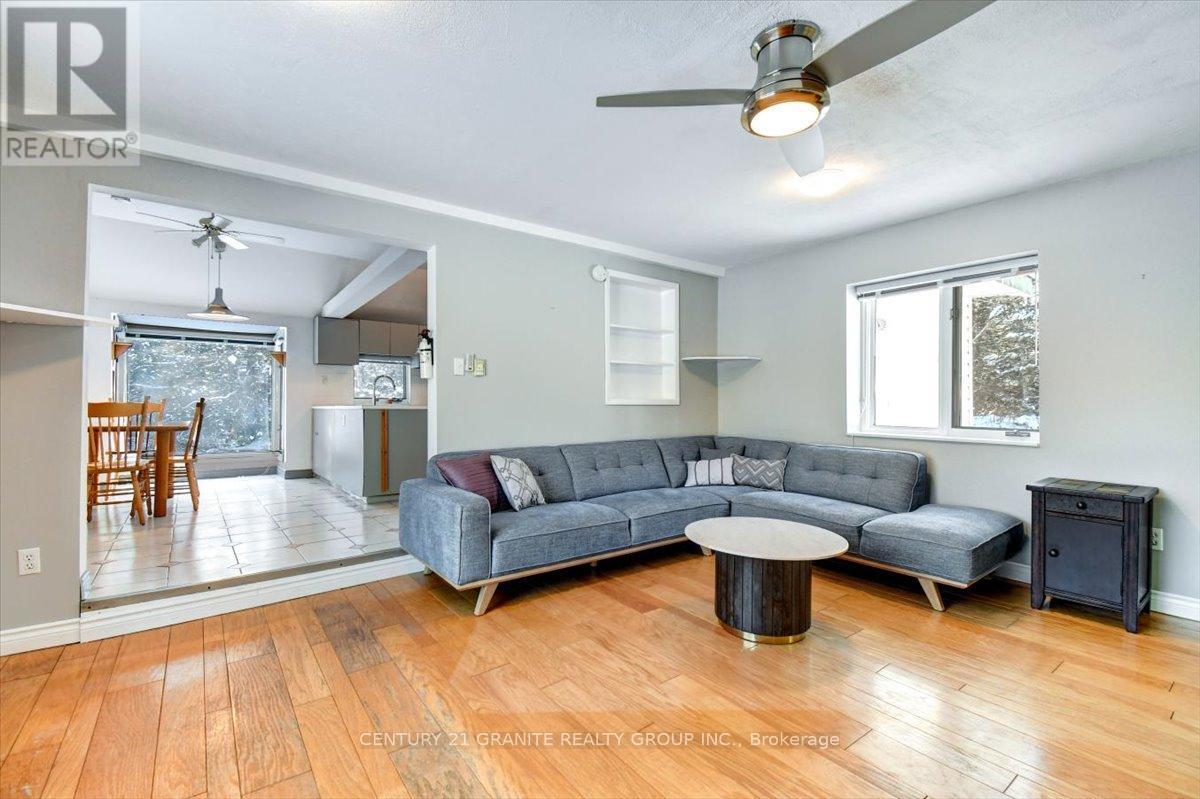 3157 Lower Faraday Road, Faraday, ON - Indoor Photo Showing Living Room