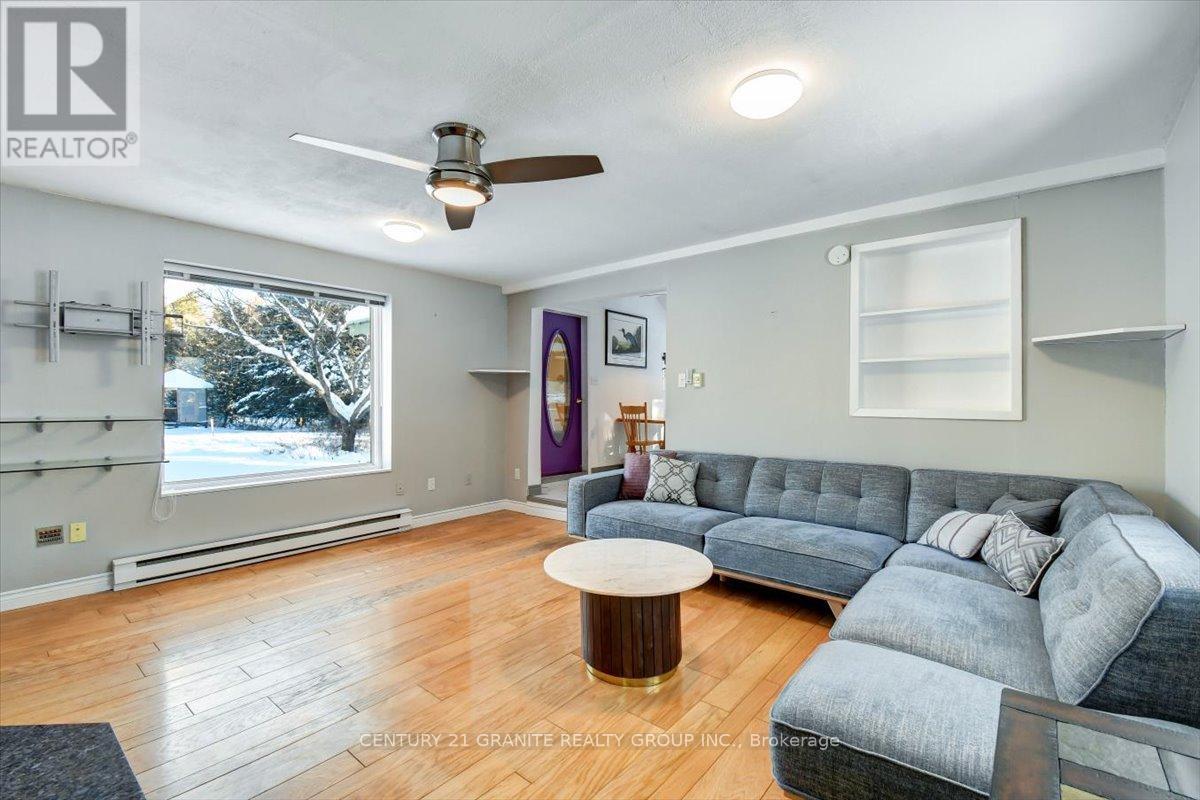 3157 Lower Faraday Road, Faraday, ON - Indoor Photo Showing Living Room