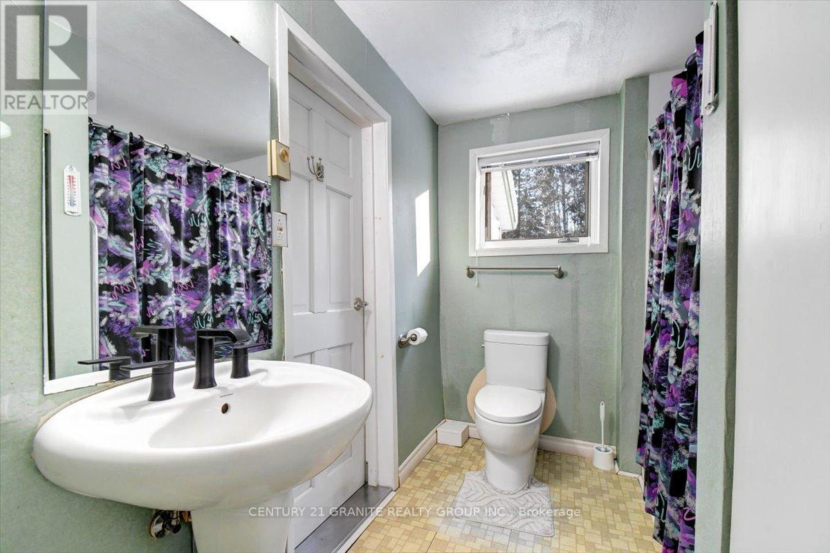 3157 Lower Faraday Road, Faraday, ON - Indoor Photo Showing Bathroom