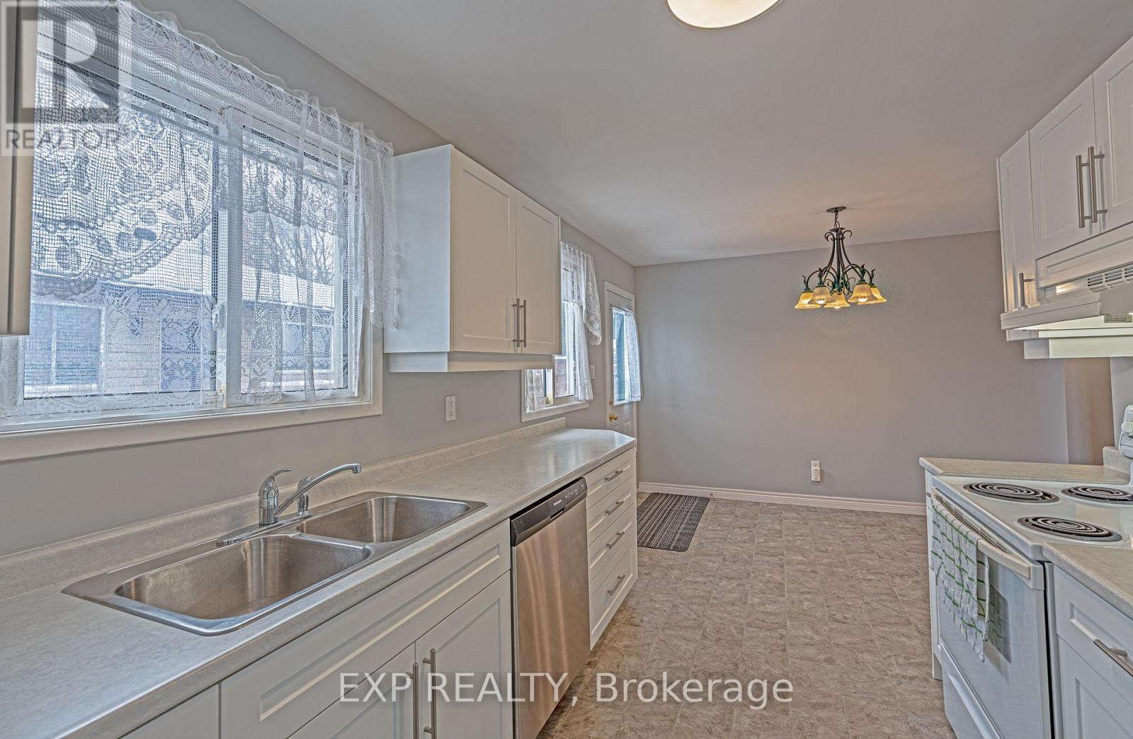 60 Witty Avenue, Ingersoll (Ingersoll - South), ON - Indoor Photo Showing Kitchen With Double Sink