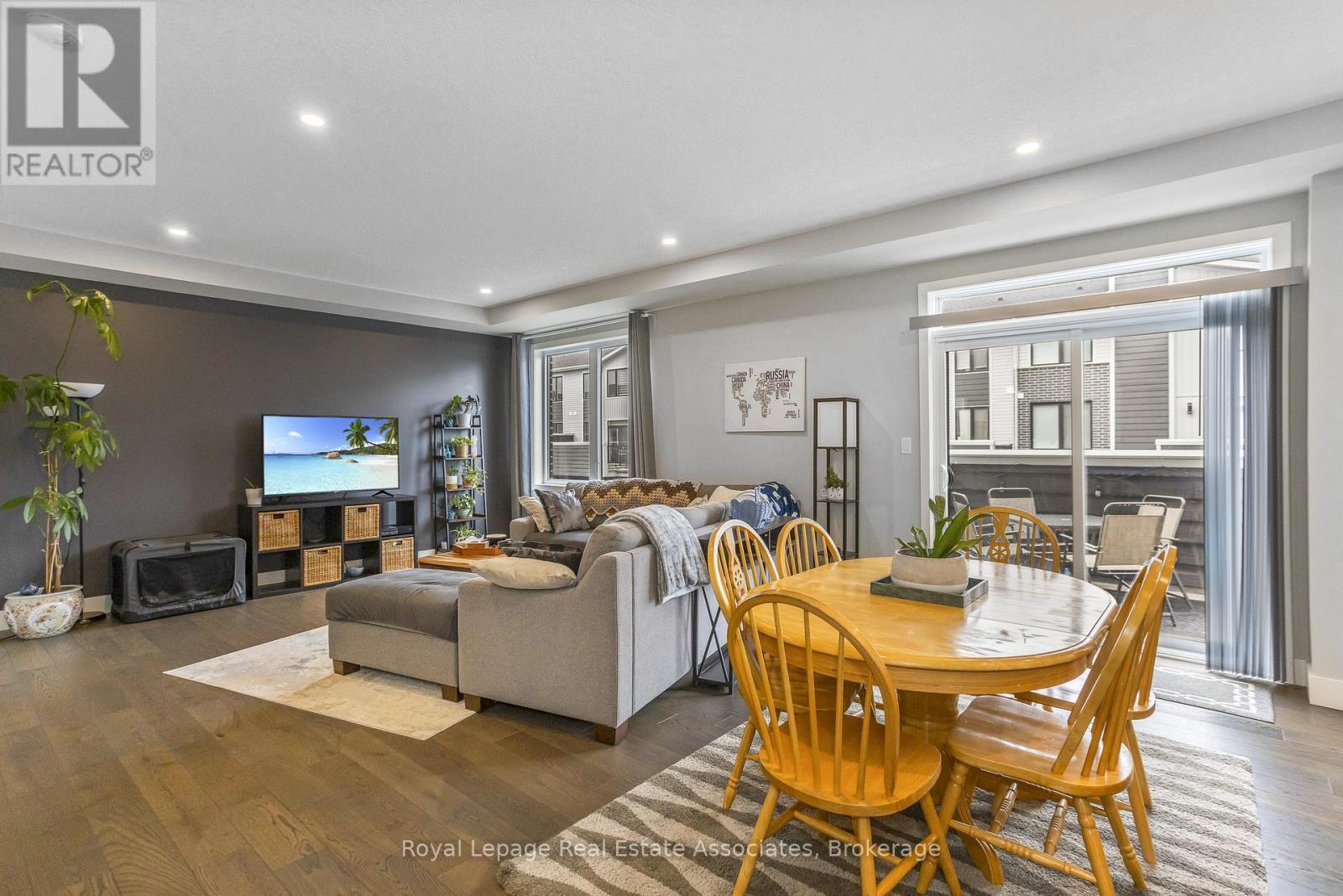 16 - 177 Edgevalley Road, London East, ON - Indoor