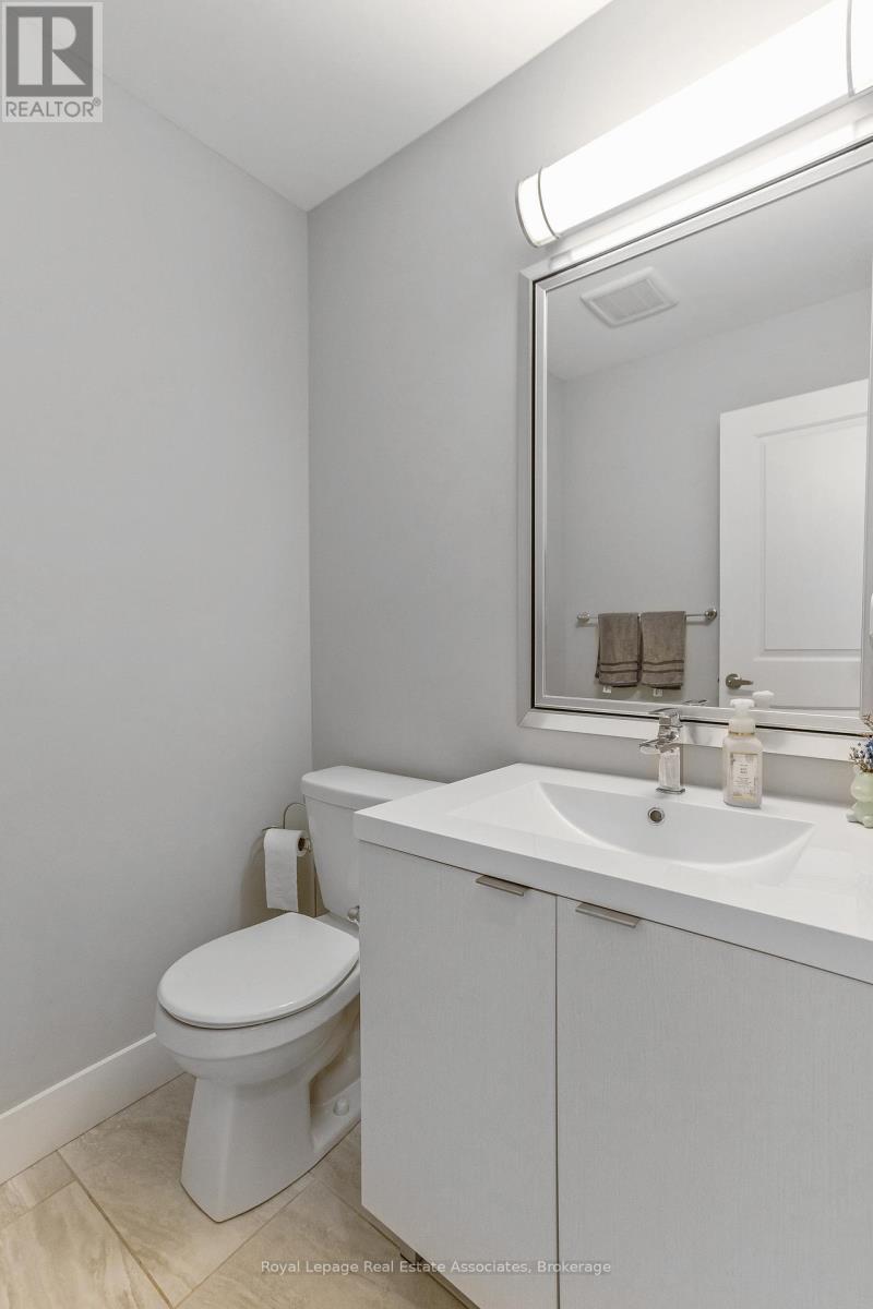 16 - 177 Edgevalley Road, London East, ON - Indoor Photo Showing Bathroom