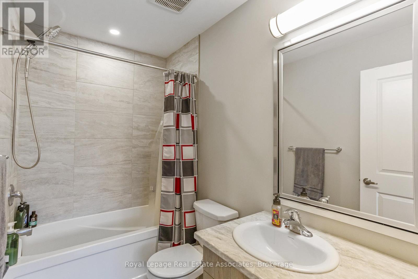 16 - 177 Edgevalley Road, London East, ON - Indoor Photo Showing Bathroom