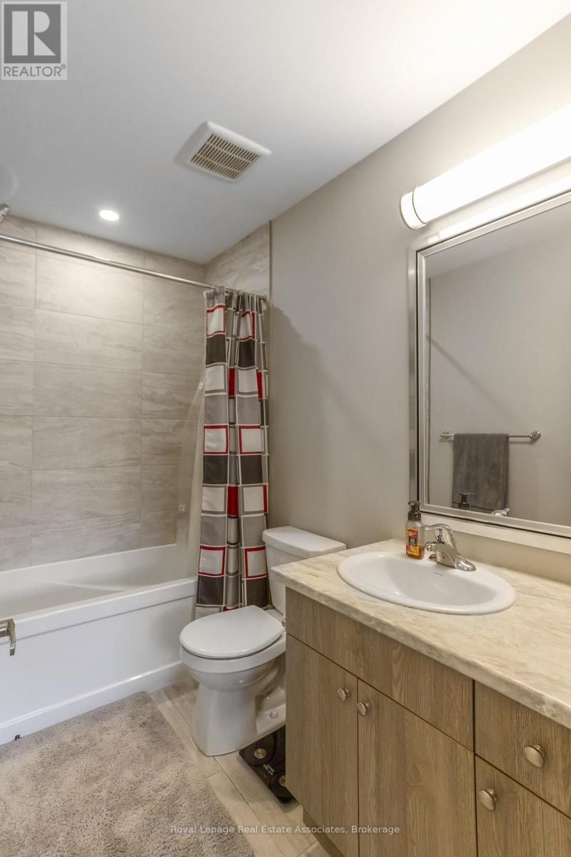 16 - 177 Edgevalley Road, London East, ON - Indoor Photo Showing Bathroom