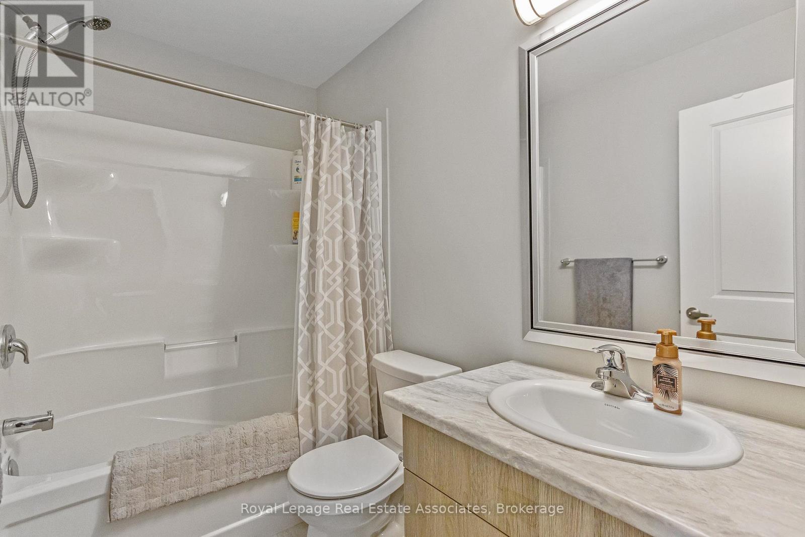 16 - 177 Edgevalley Road, London East, ON - Indoor Photo Showing Bathroom