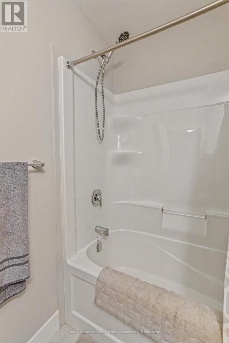 16 - 177 Edgevalley Road, London East, ON - Indoor Photo Showing Bathroom