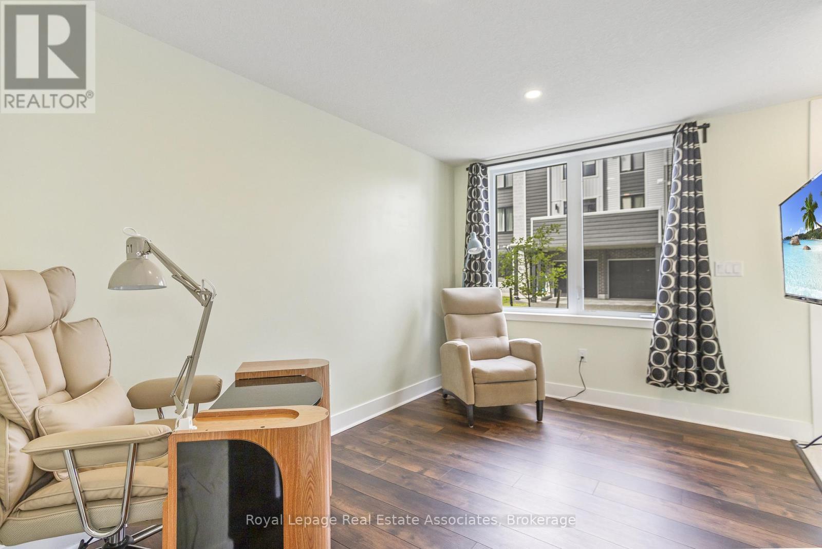 16 - 177 Edgevalley Road, London East, ON - Indoor