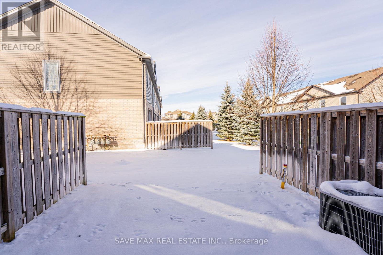 34 - 34 Arlington Crescent, Guelph, ON - Outdoor