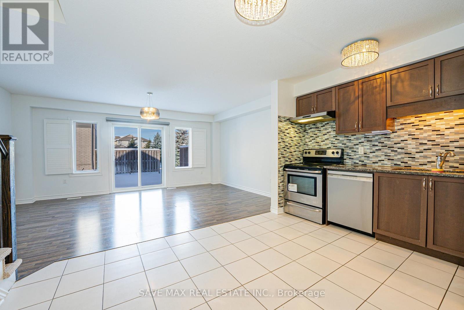 34 - 34 Arlington Crescent, Guelph, ON - Indoor Photo Showing Kitchen