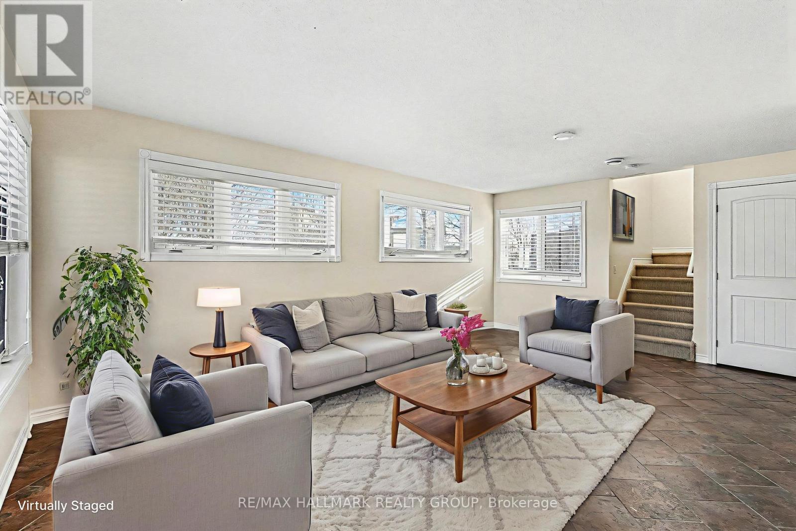 124 Bell Street, Carleton Place, ON - Indoor Photo Showing Living Room