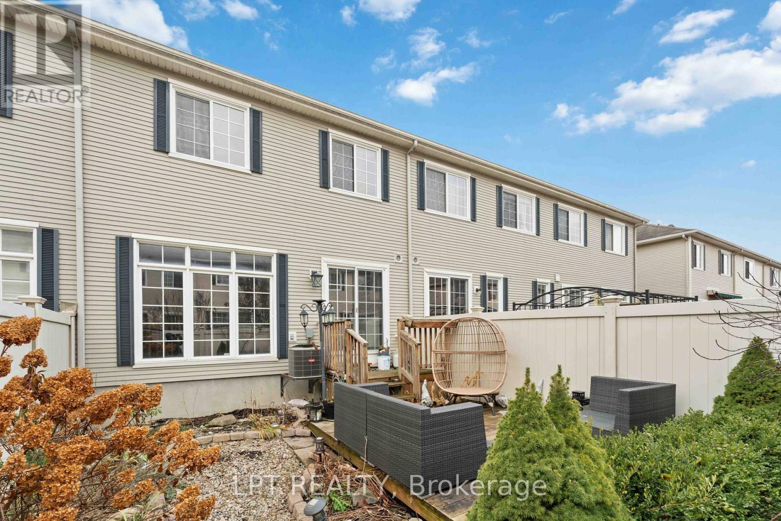213 Idlewild Private, Ottawa, ON - Outdoor