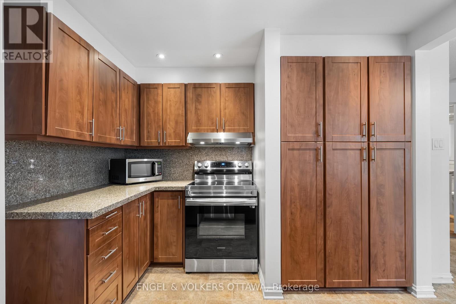 29 Valley Ridge Street, Ottawa, ON - Indoor Photo Showing Kitchen
