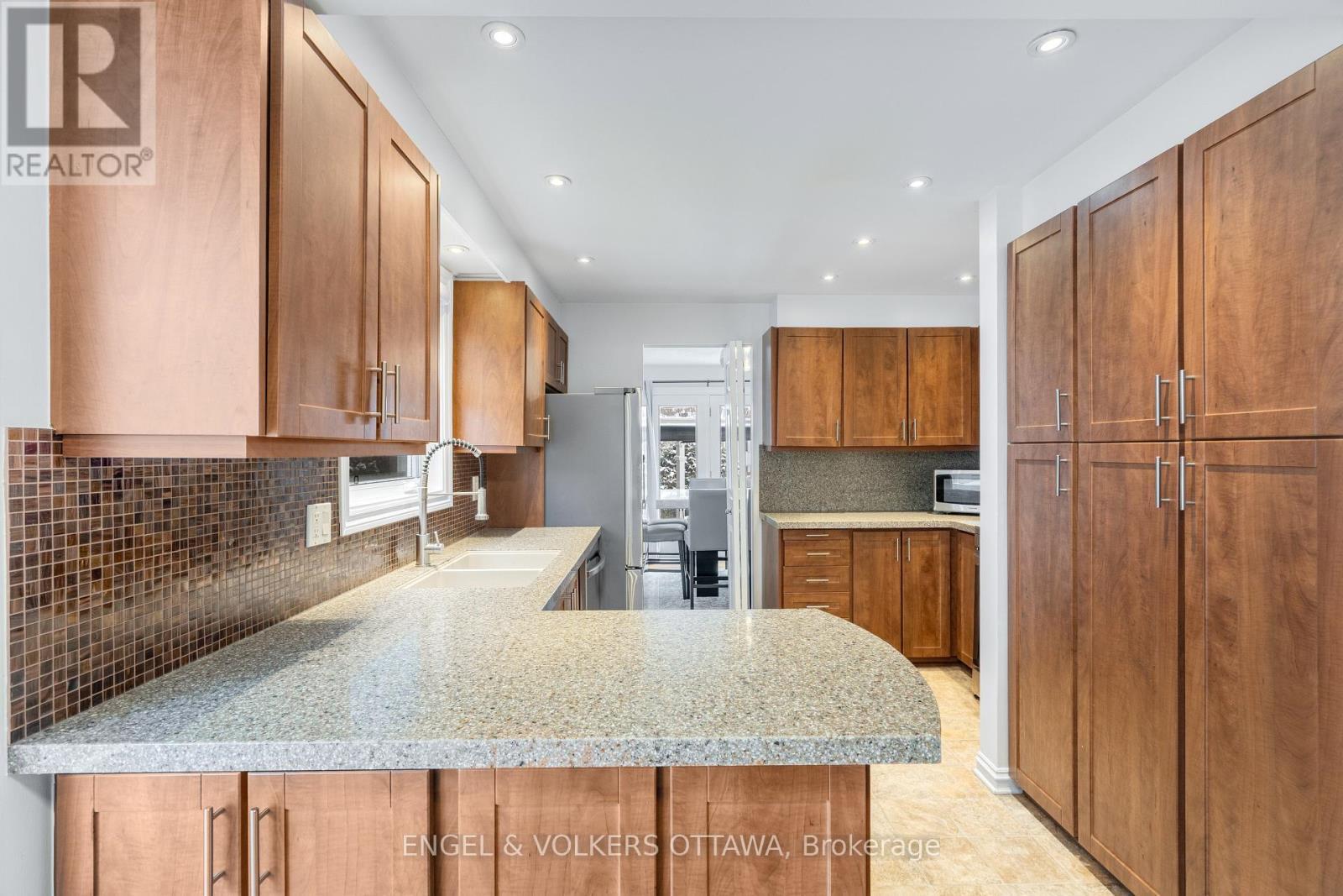 29 Valley Ridge Street, Ottawa, ON - Indoor Photo Showing Kitchen