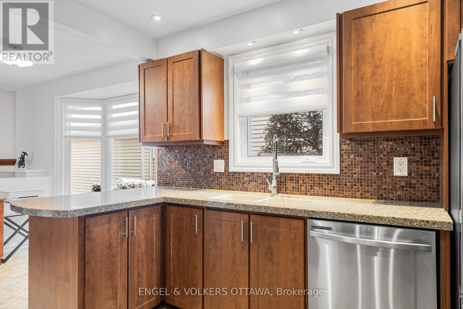 29 Valley Ridge Street, Ottawa, ON - Indoor Photo Showing Kitchen