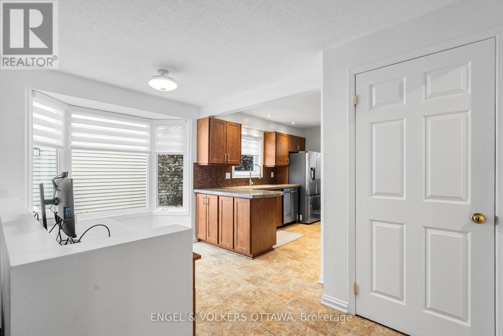 29 Valley Ridge Street, Ottawa, ON - Indoor Photo Showing Kitchen