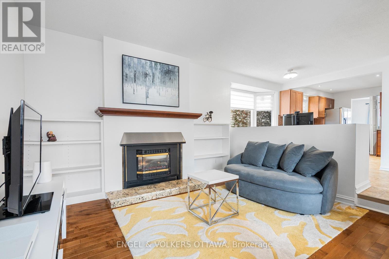 29 Valley Ridge Street, Ottawa, ON - Indoor Photo Showing Living Room With Fireplace