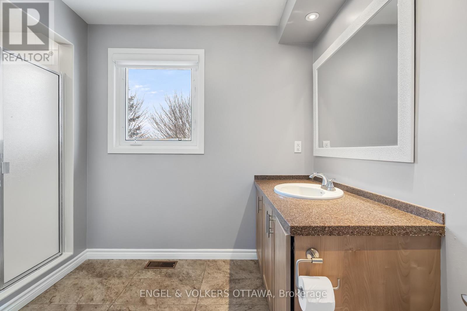 29 Valley Ridge Street, Ottawa, ON - Indoor Photo Showing Bathroom