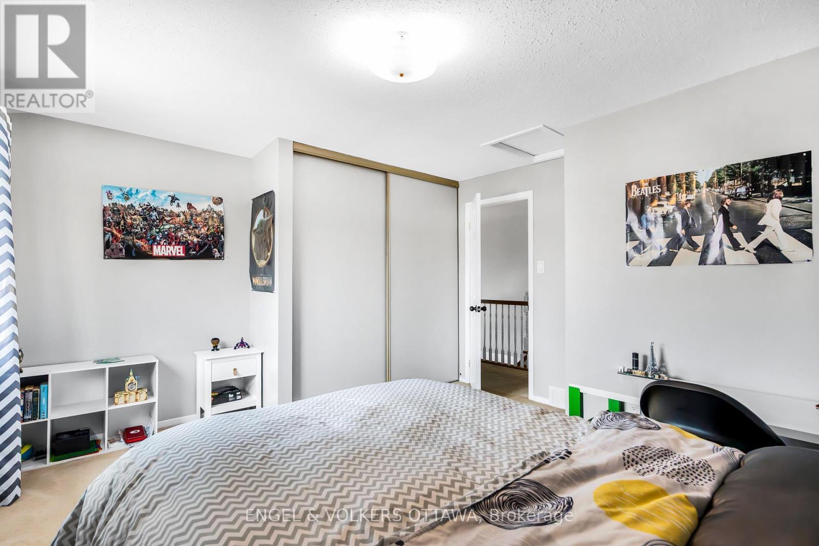 29 Valley Ridge Street, Ottawa, ON - Indoor Photo Showing Bedroom