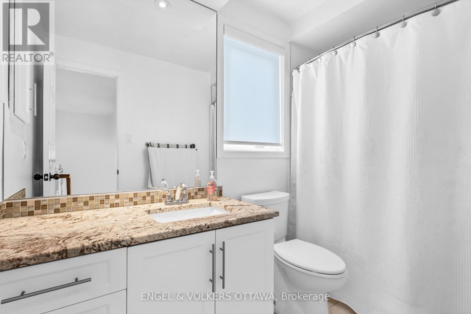 29 Valley Ridge Street, Ottawa, ON - Indoor Photo Showing Bathroom